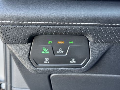 Used 2024 Volkswagen Atlas SE AWD/4WD image 30