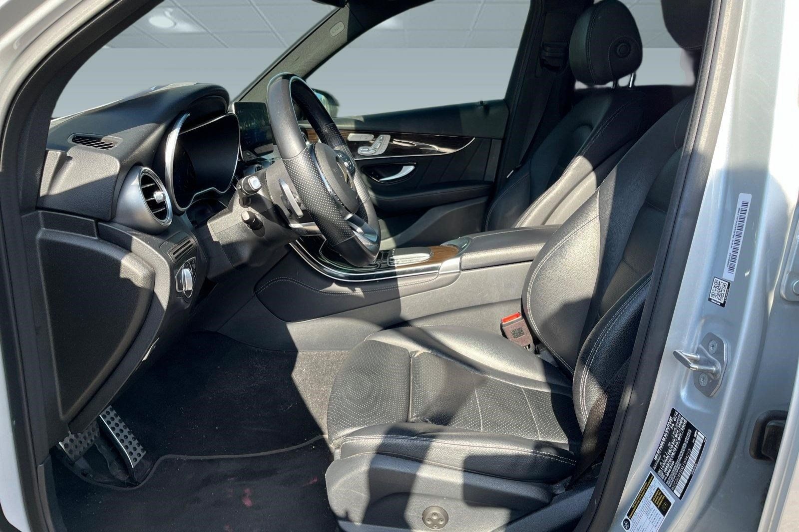 Used 2020 Mercedes-Benz GLC 300 4MATIC image 3