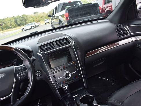 Used 2019 Ford Explorer Platinum image 21
