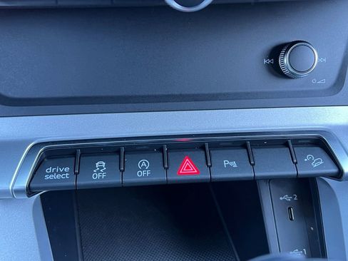 Used 2025 Audi Q3 2.0T Premium image 28