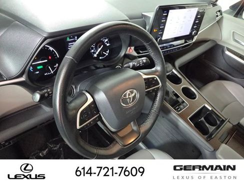 Used 2021 Toyota Sienna XLE FWD image 18