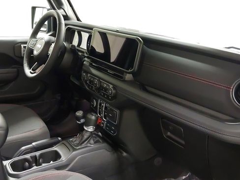 Used 2025 Jeep Gladiator Rubicon w/ Dual Top Group AWD/4WD image 28