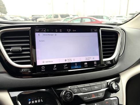 Used 2024 Chrysler Pacifica Touring-L FWD image 28