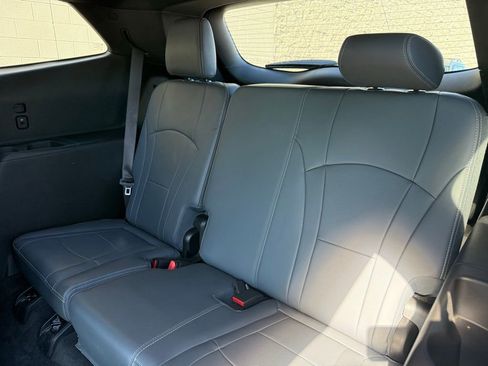 Used 2024 Buick Enclave Premium image 24