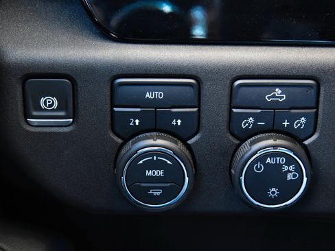 Used 2025 Chevrolet Silverado 1500 LT w/ LPO, Dark Essentials Package AWD/4WD image 34