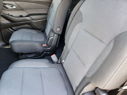 Used 2023 Chevrolet Traverse LT image 12