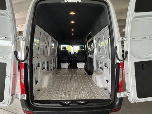 Used 2025 Mercedes-Benz Sprinter 2500 image 52