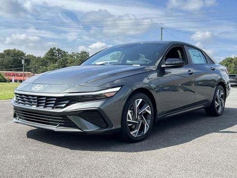 Used 2025 Hyundai Elantra Sport w/ Cargo Package image 3