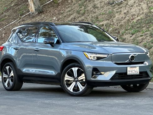 Certified 2023 Volvo XC40 Recharge Plus image 2