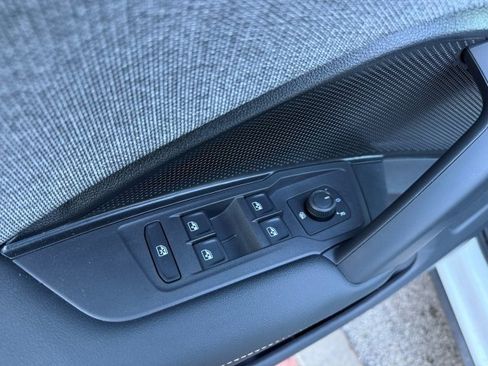 Used 2025 Volkswagen Tiguan S image 9