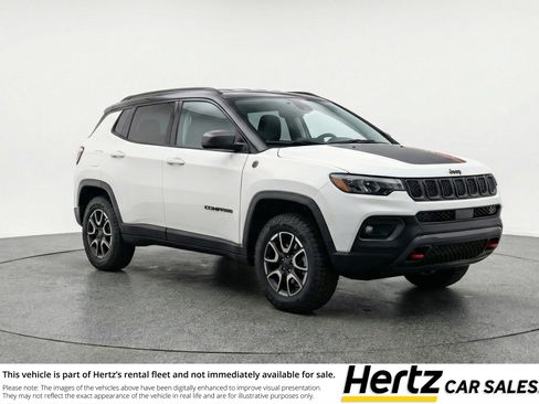 Used 2025 Jeep Compass Trailhawk image 1