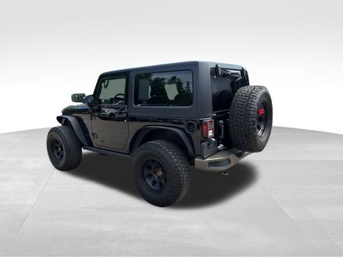 Used 2017 Jeep Wrangler Sahara AWD/4WD image 5