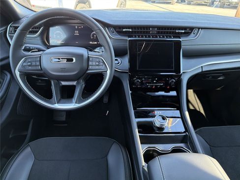 New 2025 Jeep Grand Cherokee Altitude image 25