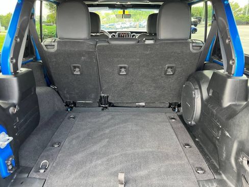 Used 2022 Jeep Wrangler Unlimited Rubicon w/ LED Lighting Group AWD/4WD image 45