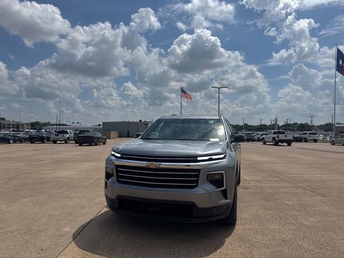 Used 2026 Chevrolet Traverse LT w/ Driver Confidence Package FWD image 6