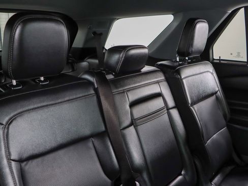 Used 2023 Ford Explorer Limited AWD/4WD image 28