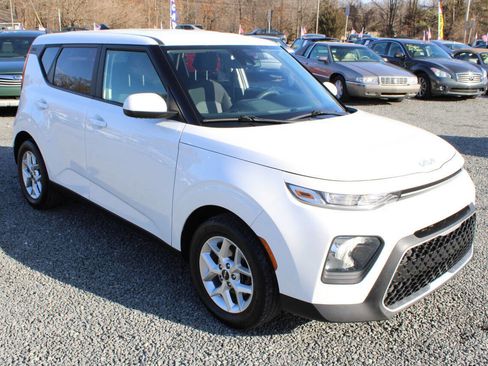 Used 2022 Kia Soul LX w/ Technology Package image 4