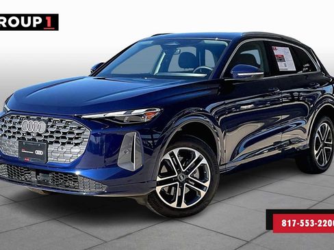 Used 2025 Audi Q5 Premium w/ Convenience Package image 1