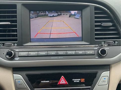 Used 2017 Hyundai Elantra SE FWD image 8
