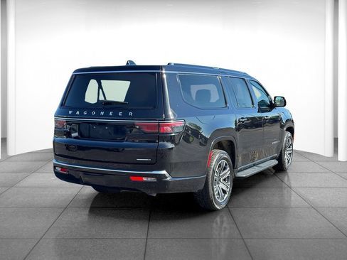 Used 2024 Jeep Wagoneer L Series II w/ Flexible Seating Group AWD/4WD image 7