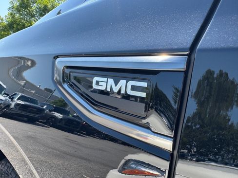 Used 2024 GMC Yukon XL AT4 w/ AT4 Premium Package AWD/4WD image 5