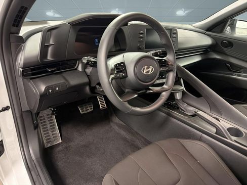 Used 2026 Hyundai Elantra Sport FWD image 4