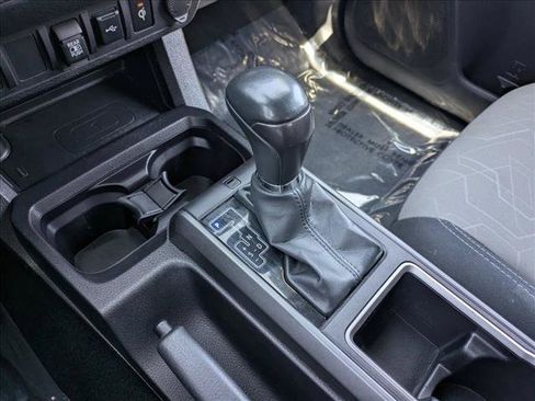 Used 2022 Toyota Tacoma TRD Off-Road AWD/4WD image 12