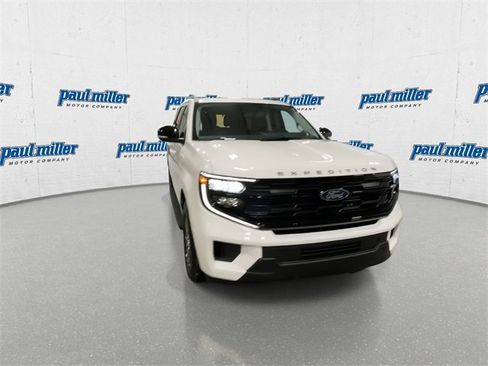 New 2025 Ford Expedition Active image 3