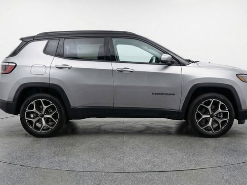 Used 2025 Jeep Compass Limited AWD/4WD image 11