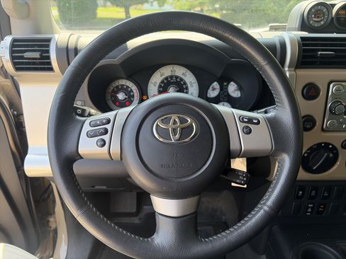 Used 2014 Toyota FJ Cruiser 4WD w/ Upgrade Package image 29