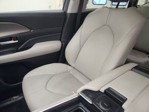 Certified 2024 Toyota Grand Highlander FWD image 16