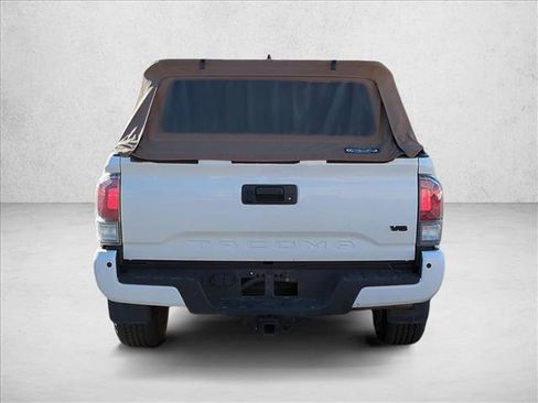 Used 2022 Toyota Tacoma TRD Off-Road image 7