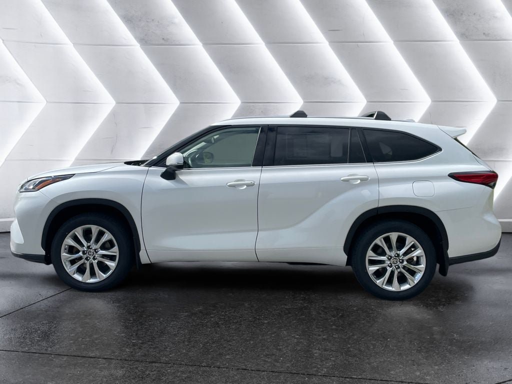 Used 2023 Toyota Highlander Limited AWD/4WD image 3