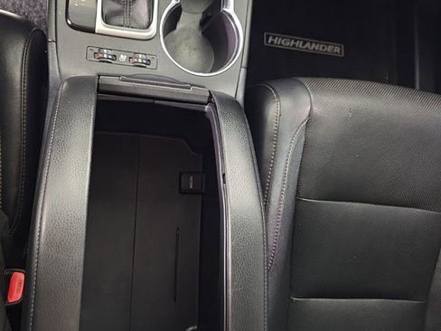 Used 2014 Toyota Highlander Limited Platinum AWD/4WD image 24