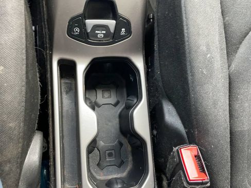 Used 2022 Jeep Renegade Latitude AWD/4WD image 19