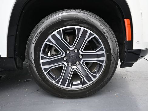 Used 2024 Jeep Wagoneer L Series II RWD image 6