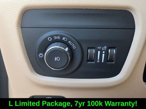 Used 2025 Jeep Grand Cherokee L Limited image 22