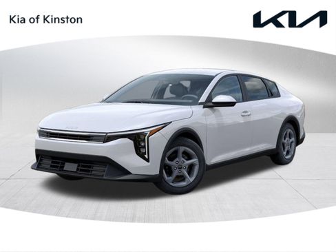 New 2025 Kia K4 LXS image 1