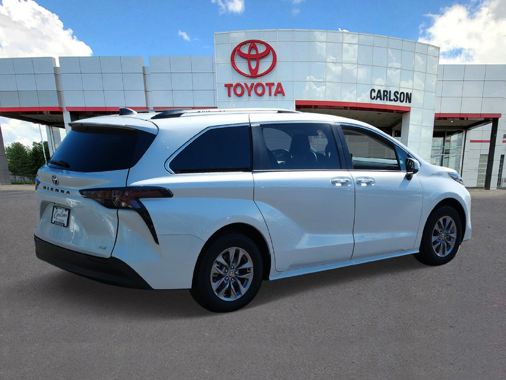 Certified 2026 Toyota Sienna XLE FWD image 5