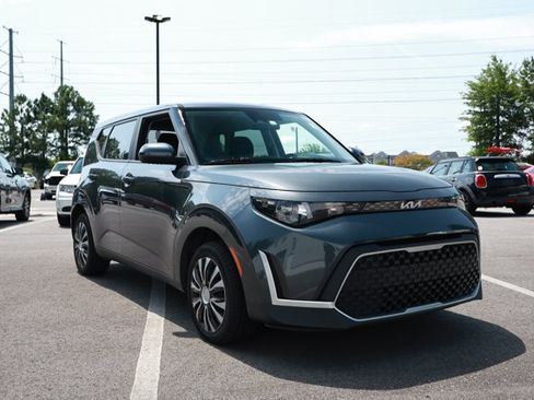 Used 2023 Kia Soul LX FWD image 2