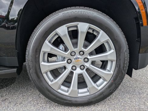 New 2025 Chevrolet Suburban Premier image 11