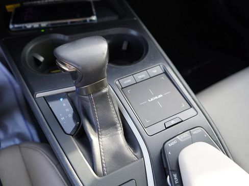 Used 2019 Lexus UX 200 FWD image 12