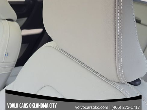 Certified 2023 Volvo XC40 B4 Plus w/ Driver Assist Package FWD image 17
