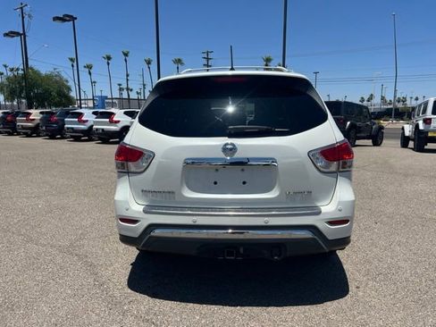 Used 2015 Nissan Pathfinder Platinum w/ Family Entertainment Package FWD image 4