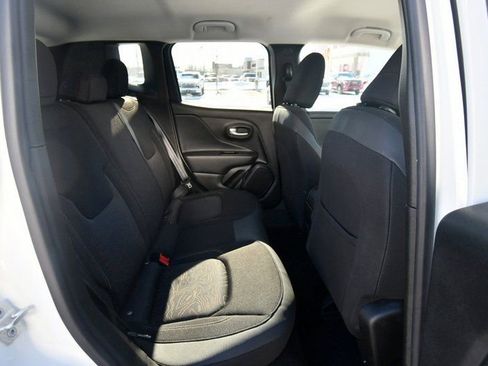 Used 2023 Jeep Renegade Latitude image 32