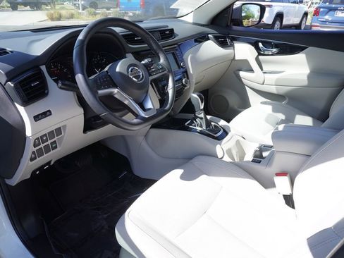 Certified 2019 Nissan Rogue Sport SL FWD image 16