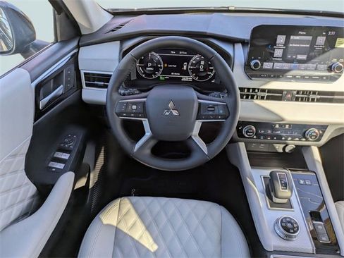 New 2025 Mitsubishi Outlander SEL image 19
