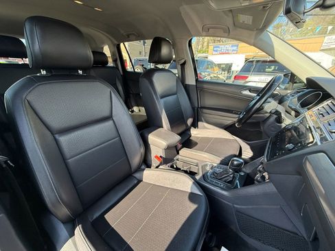 Used 2018 Volkswagen Tiguan SE AWD/4WD image 52