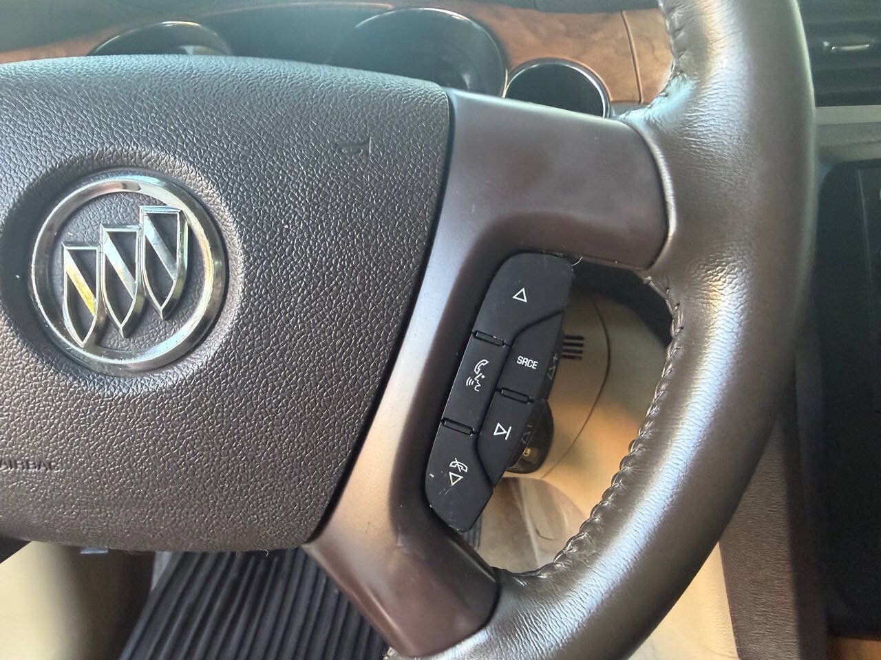 Used 2012 Buick Enclave Leather FWD image 21