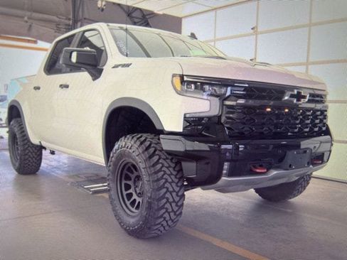 Used 2025 Chevrolet Silverado 1500 ZR2 AWD/4WD image 12